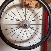 coppia ruote carbonio Mavic per freni tradizionali