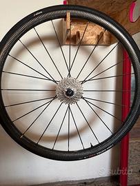 coppia ruote carbonio Mavic per freni tradizionali