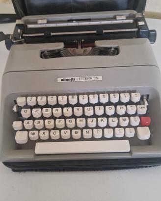 Macchina da scrivere "Olivetti  Lettera 32" del 19