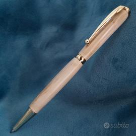 Penna da collezione bianca