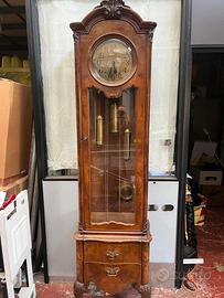 Orologio a pendolo antico