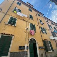2 LOCALI A CARRARA