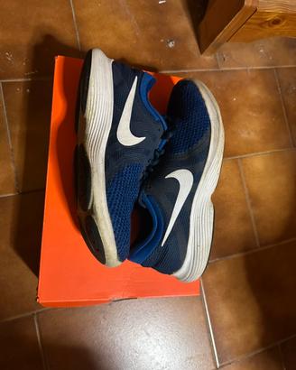 Nike revolution 4