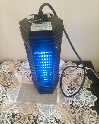 lampada insetticida. 