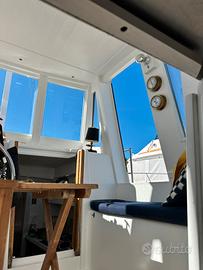 Barca a motore 10 m - refitting totale