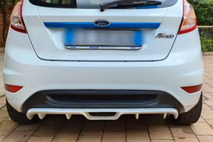 Ford Fiesta tre porte bianca neopatentati