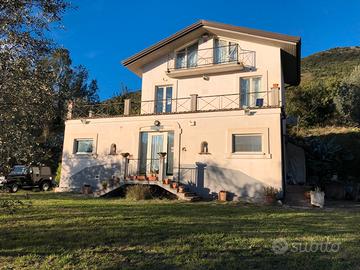 Elegante villa su 3 piani