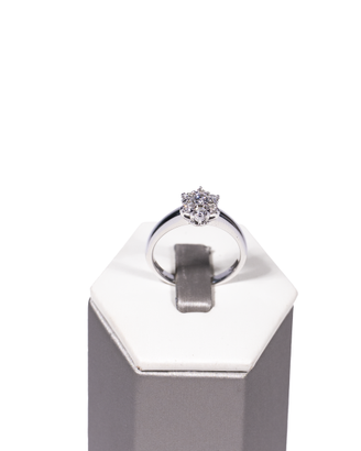 Anello fiore in oro e diamanti