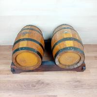 🍇 Coppia di botti in rovere con base in legno