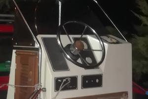 Boston Whaler Montauk consolle e sedile