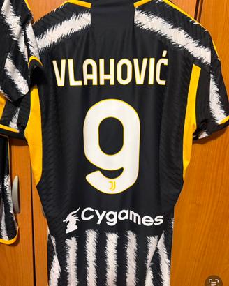Maglia Juventus Vlahovic preparata serei A tg 7