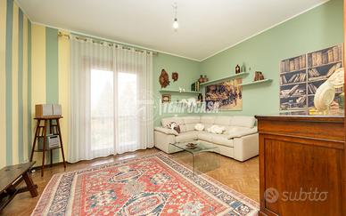 TRILOCALE CON BOX E CANTINA !