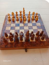 Scacchiera in legno fatta mano + 32 pezzi 2in1
