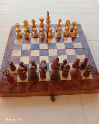 Scacchiera in legno fatta mano + 32 pezzi 2in1