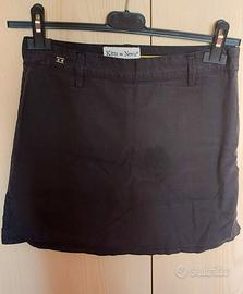 Gonna pantalone Kitts and Nevis 