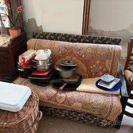 divano 2 posti con struttura in legno