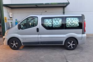 RENAULT TRAFIC 9 POSTI 2010
