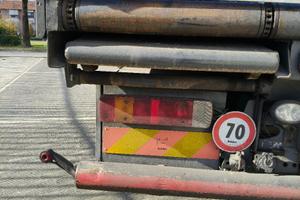 SCANIA R 48 CON RAMPE E GRU