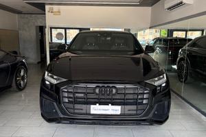 AUDI Q8 S LINE TOTAL BLACK