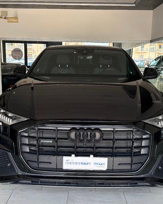 AUDI Q8 S LINE TOTAL BLACK