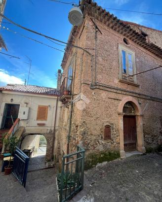 CASA SEMINDIPENDENTE A COSENZA