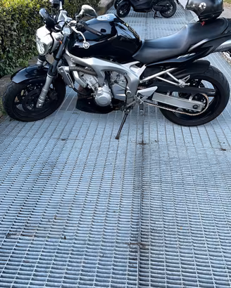 YAMAHA FZ6 ANNO 2004