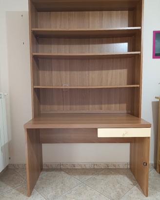 Scrivania con libreria integrato e cassetto 