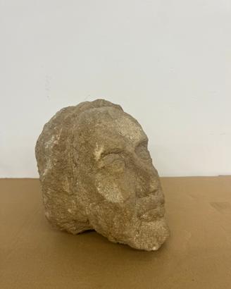Scultura testa maschile in pietra