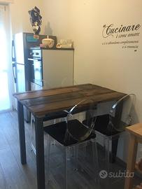 Tavolo / banco con sgabelli