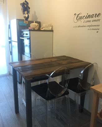 Tavolo / banco con sgabelli