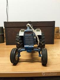 Modellino trattore vintage