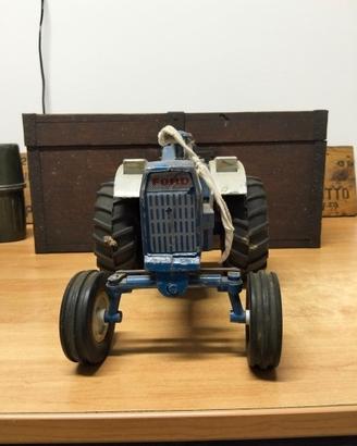 Modellino trattore vintage