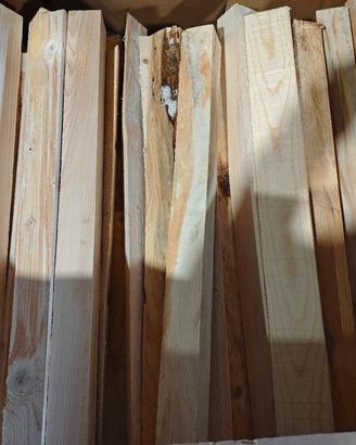 listelli triangolari in legno