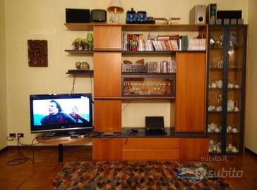 Mobile sala ciliegio con parti blu