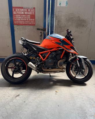 KTM 1290 SUPER DUKE R Incidentato