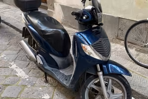 Sh 125cc blu fermo da 4 anni da far ripartire