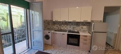 Zona Carmine - Bilocale arredato uso transitorio