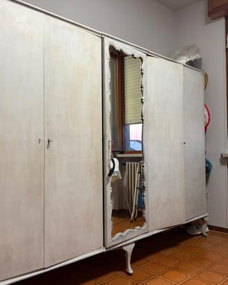 Armadio vintage bianco/crema con specchi