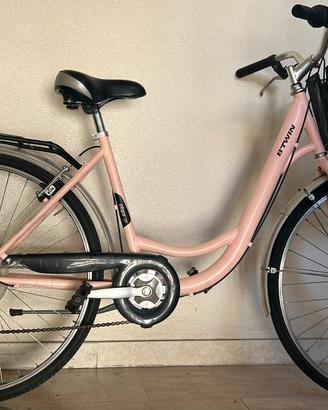 Bici da donna B’TWIN Elops rosa cambio e cestino