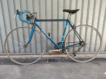 Bici da corsa vintage d'epoca da Restaurare 