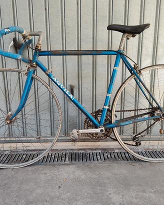 Bici da corsa vintage d'epoca da Restaurare 
