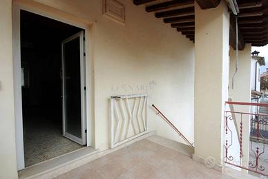 Casa indipendente di 190 m² con 5 locali e box aut