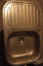 lavabo in acciaio inox 