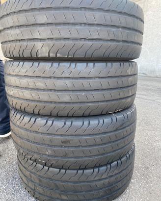 Gomme estive 235 65 R 16 C Continental Firgone Cam
