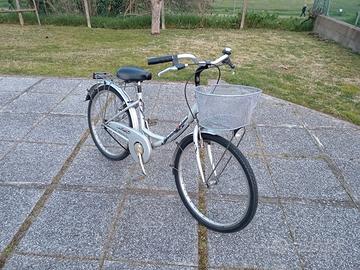 bicicletta donna con ruote da 24 e cestino 