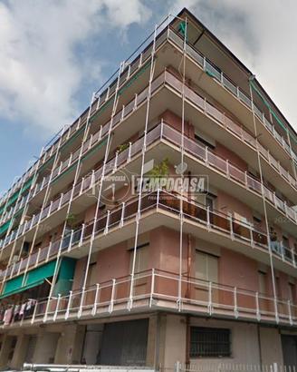 AMPIO BILOCALE CON BALCONATA AL QUINTO PIANO CON A