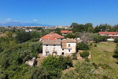 Lanciano, S. Croce, casolare di 250 mq con terreno