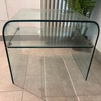 Tavolino in vetro curvo