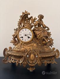 Antico orologio da camino