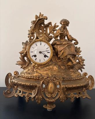 Antico orologio da camino